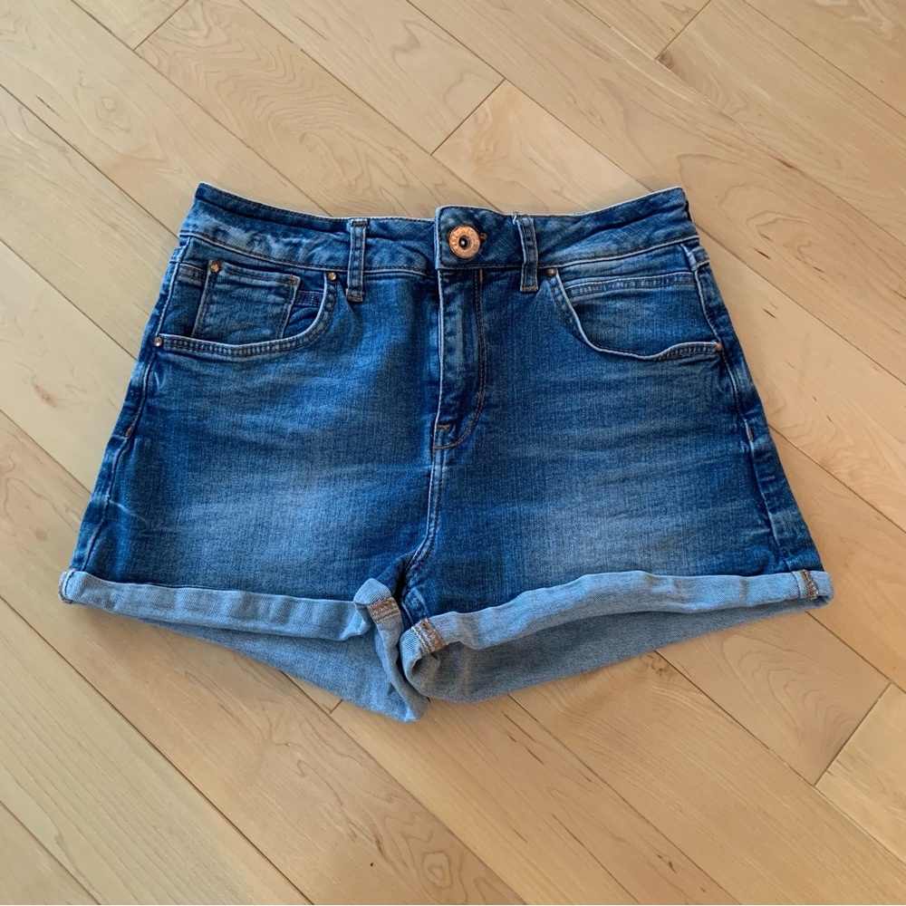 Medium wash blue denim shorts - River Island size 6